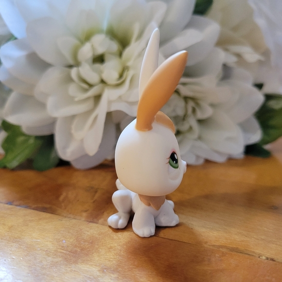 Littlest Pet Shop LPS #322 Bunny Rabbit White Tan Green Eyes 2006 - Picture 4 of 10